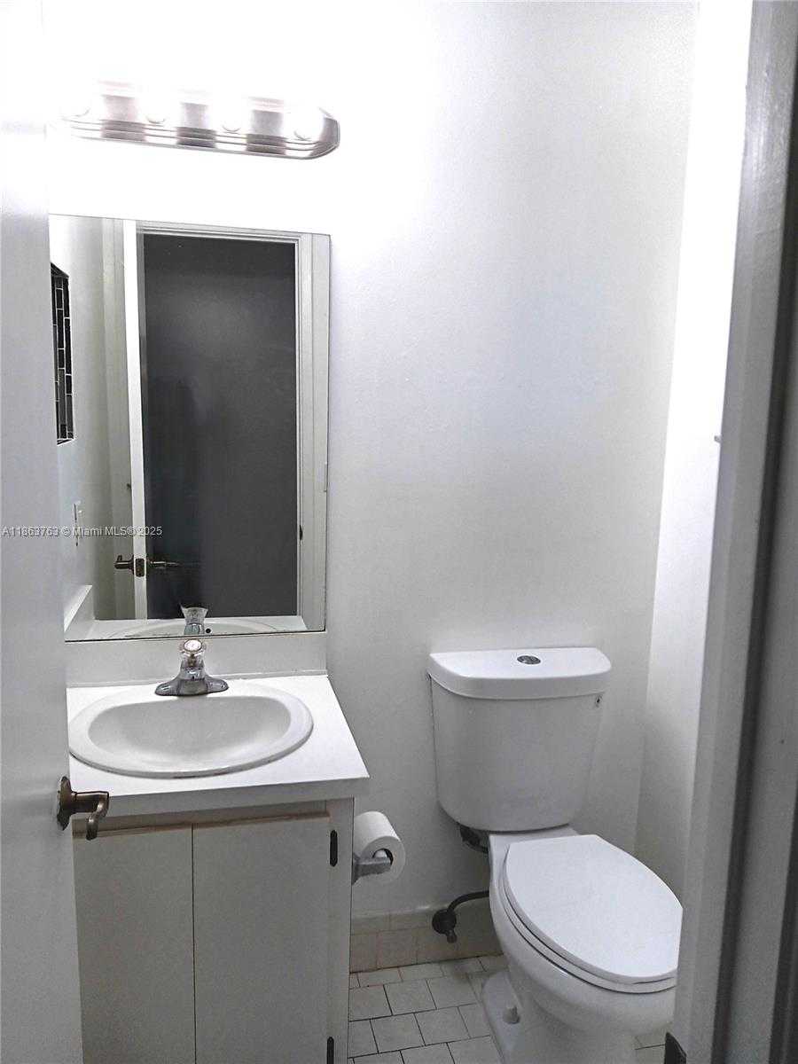 Small Image of 1532 GABRIEL ST, Hollywood Number 29