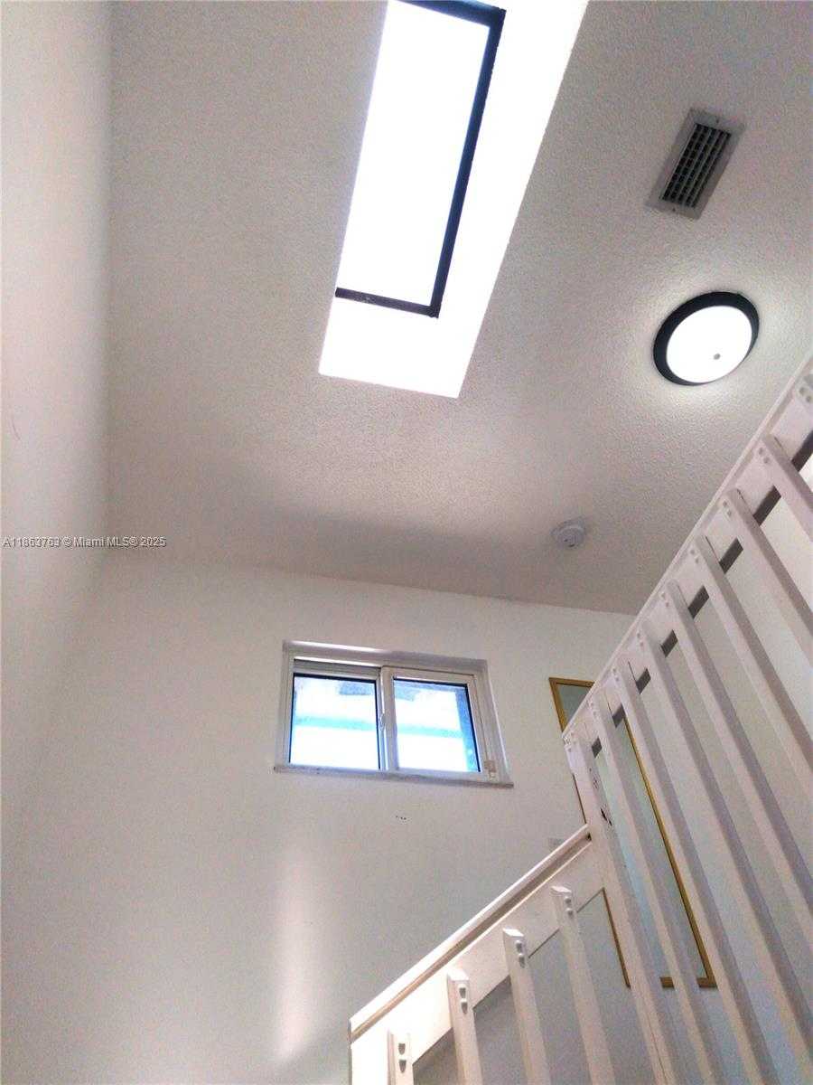 Small Image of 1532 GABRIEL ST, Hollywood Number 8