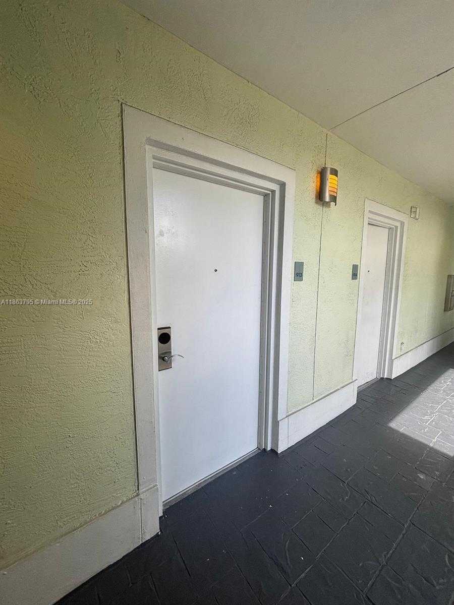 Small Image of 5300 NORTH WEST 87TH AVE #913, Doral Number 3