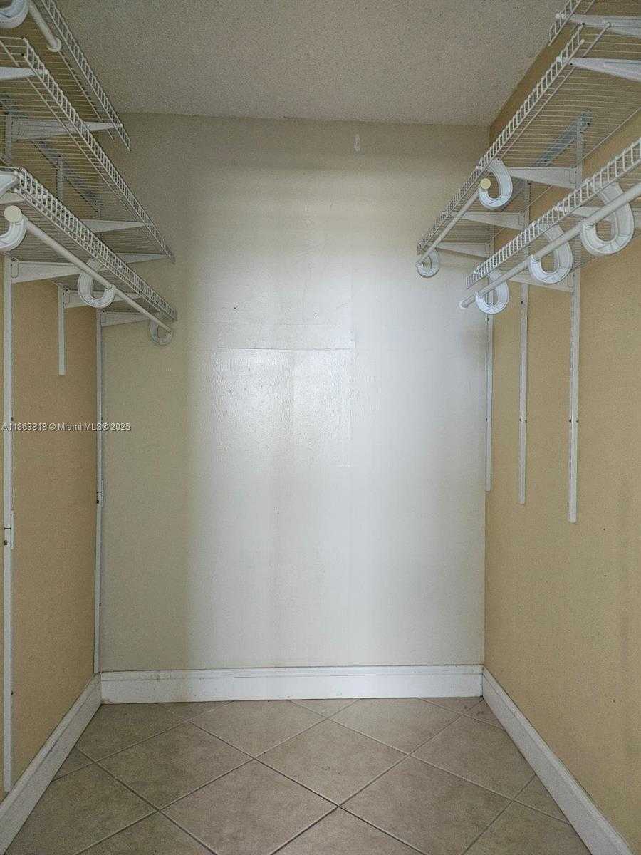 Small Image of 1455 NORTH TREASURE DR #7G, North Bay Village Number 17