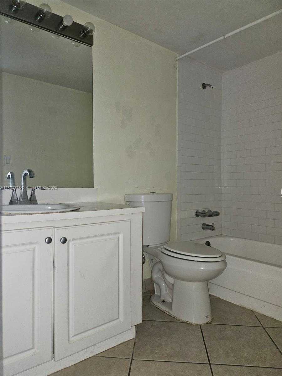 Small Image of 1455 NORTH TREASURE DR #7G, North Bay Village Number 18