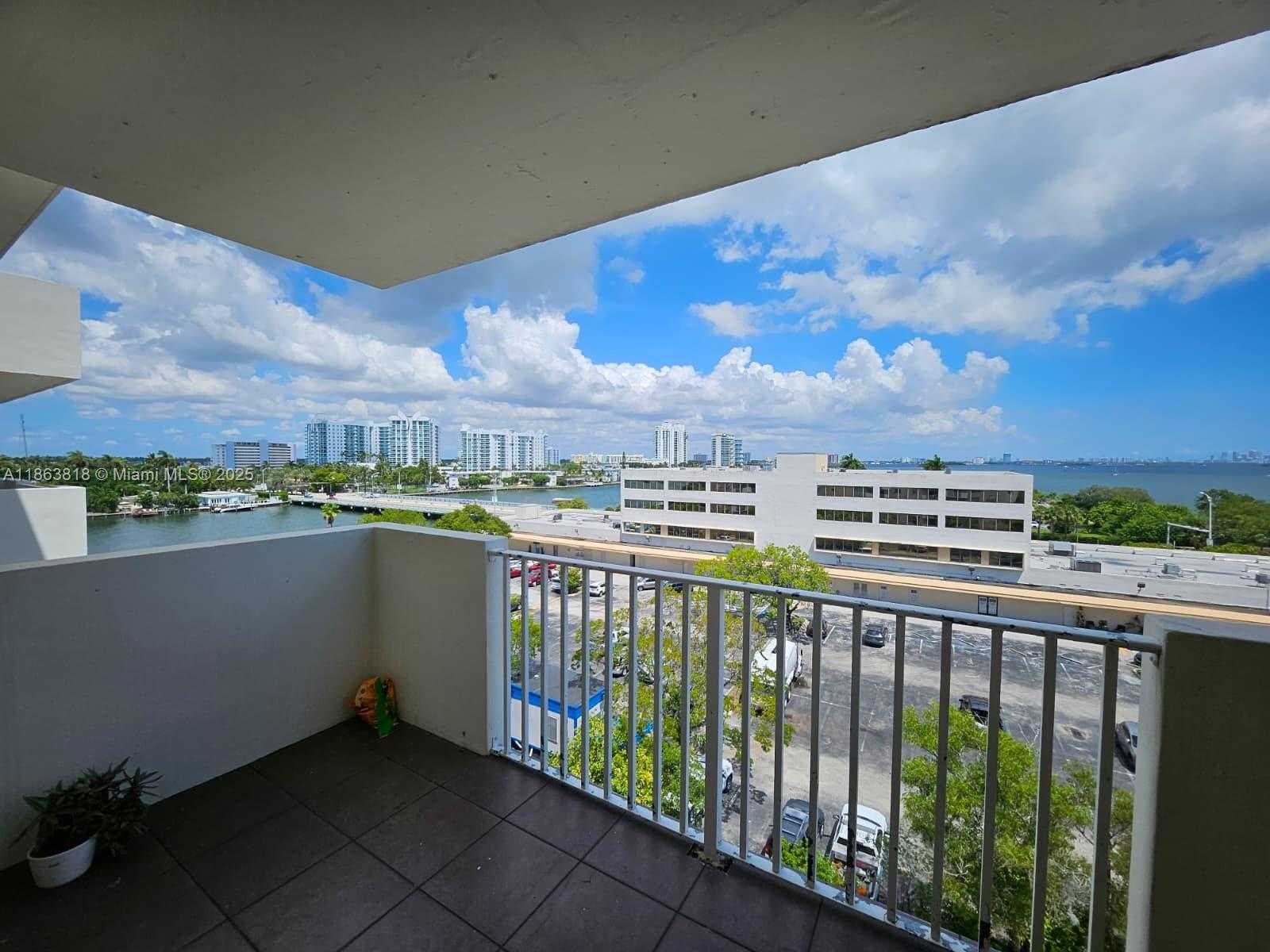 Small Image of 1455 NORTH TREASURE DR #7G, North Bay Village Number 20