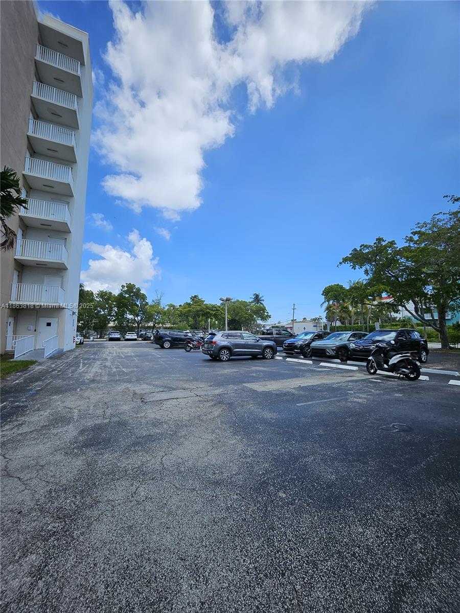 Small Image of 1455 NORTH TREASURE DR #7G, North Bay Village Number 26