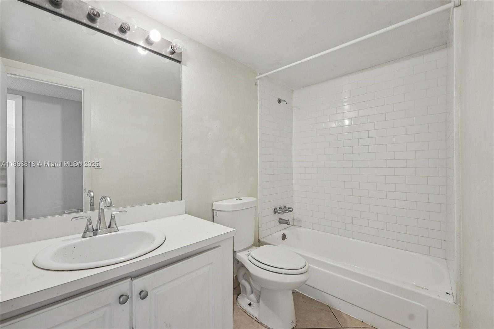 Small Image of 1455 NORTH TREASURE DR #7G, North Bay Village Number 27