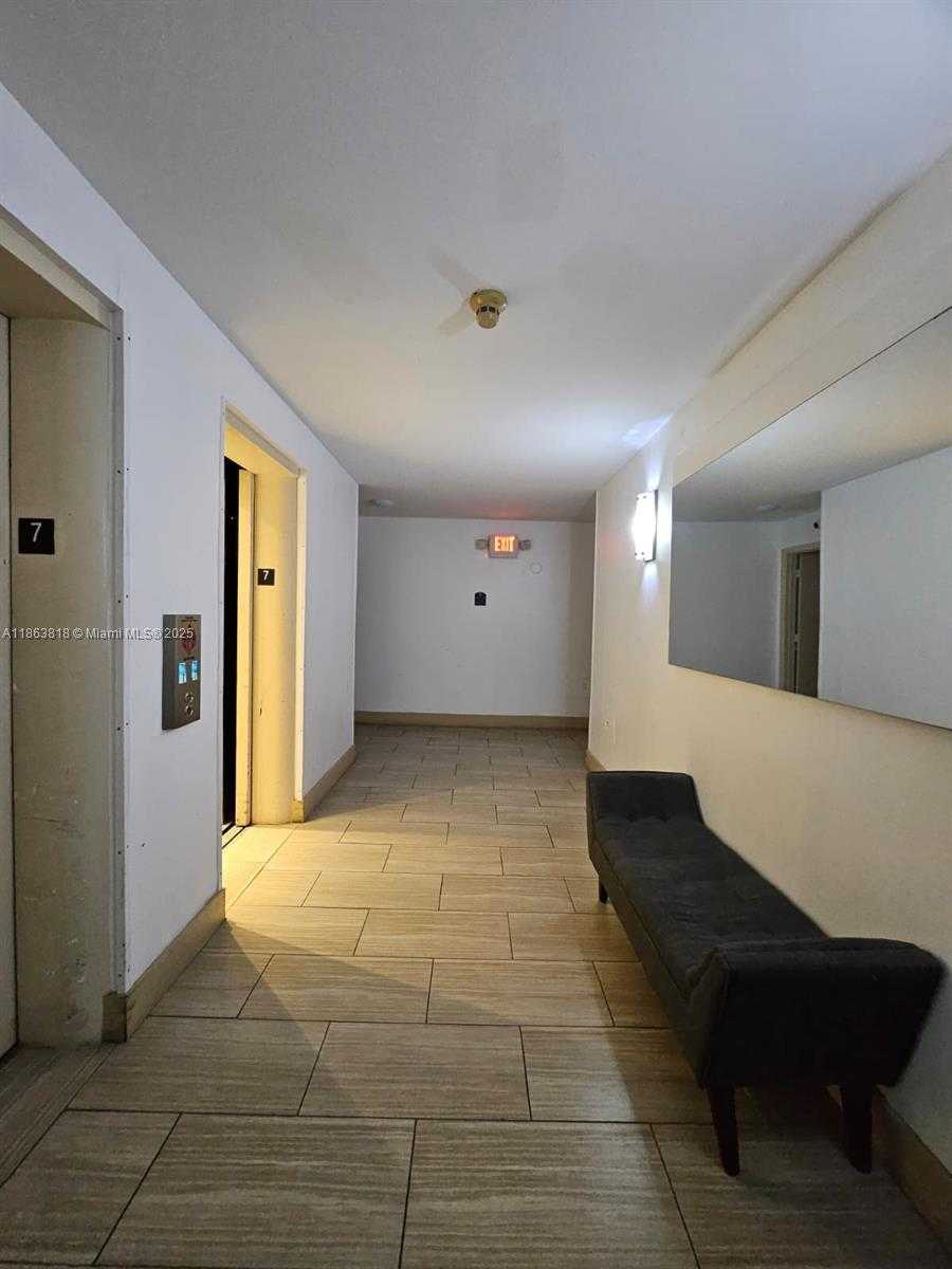 Small Image of 1455 NORTH TREASURE DR #7G, North Bay Village Number 4