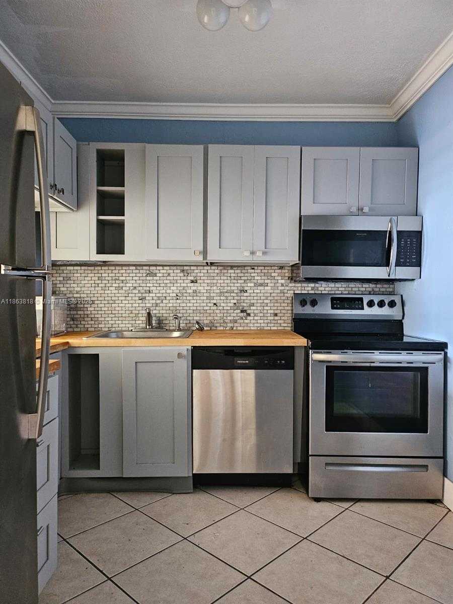 Small Image of 1455 NORTH TREASURE DR #7G, North Bay Village Number 5