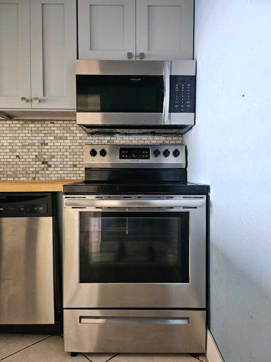 Small Image of 1455 NORTH TREASURE DR #7G, North Bay Village Number 7