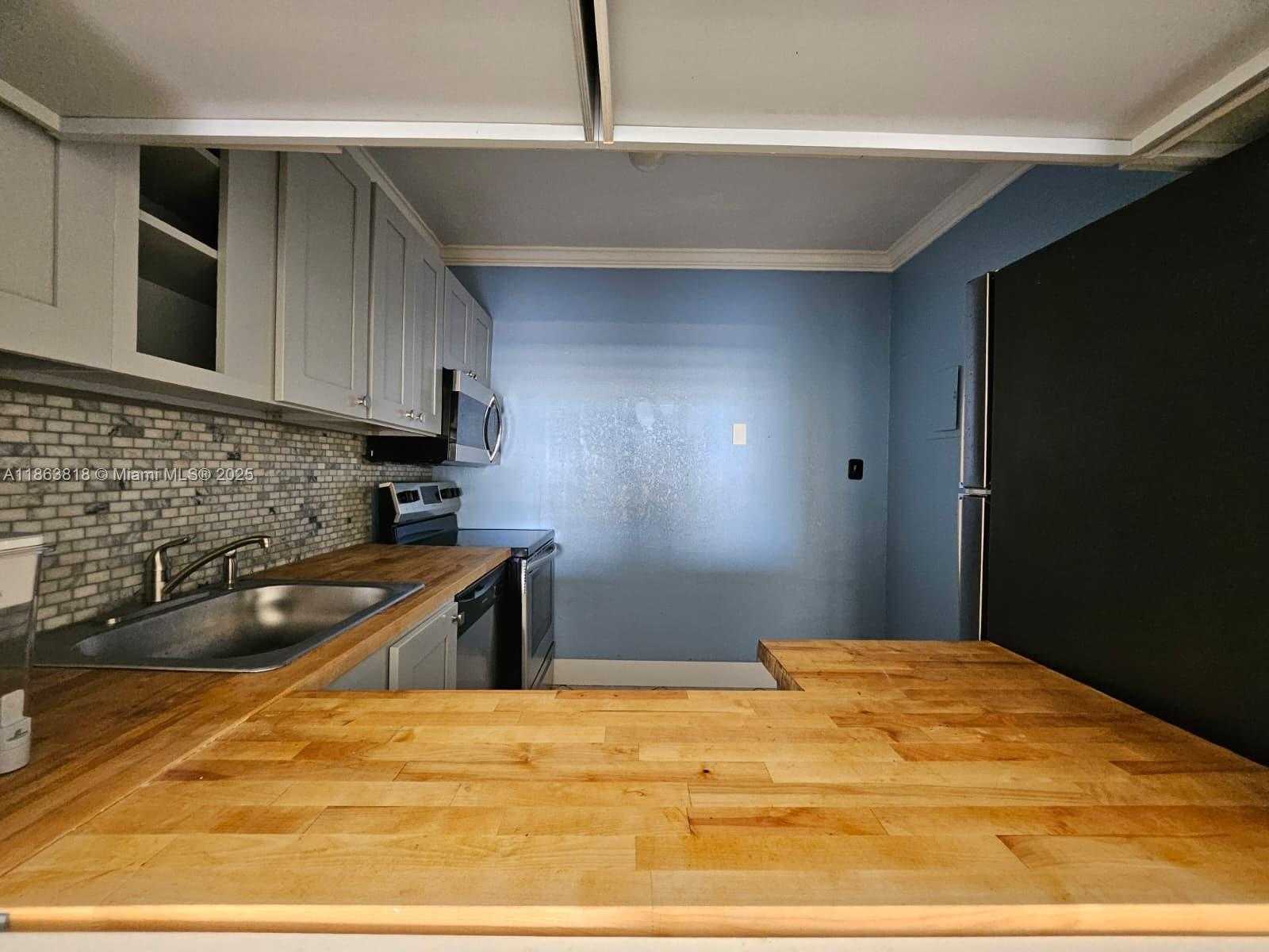 Small Image of 1455 NORTH TREASURE DR #7G, North Bay Village Number 8