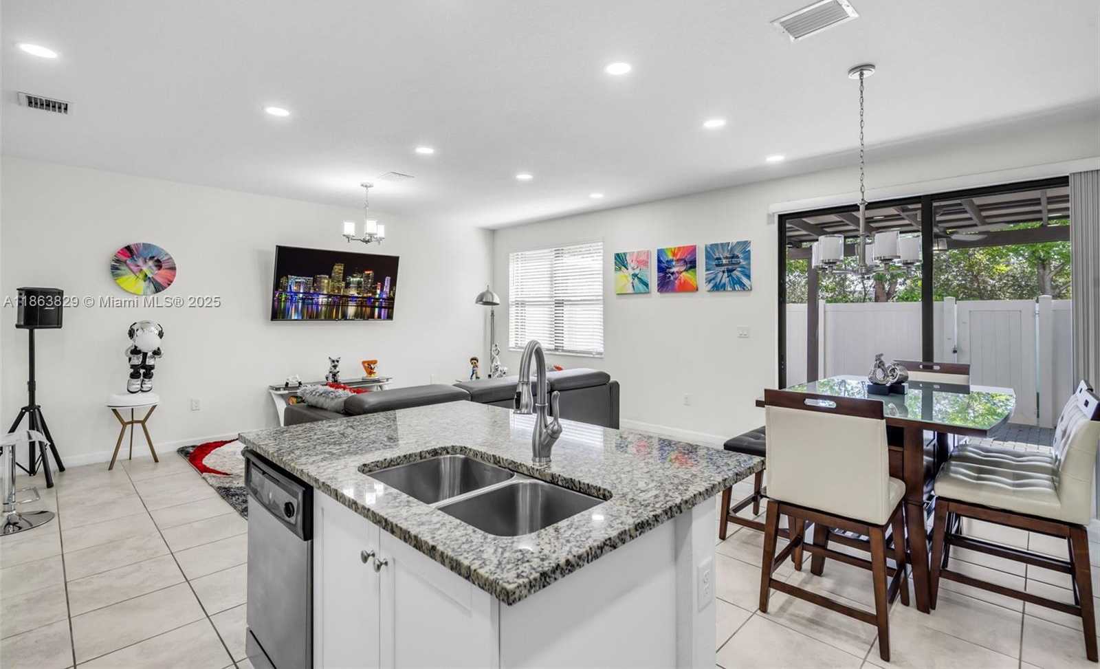 Small Image of 10269 WEST 32ND LN, Hialeah Number 6
