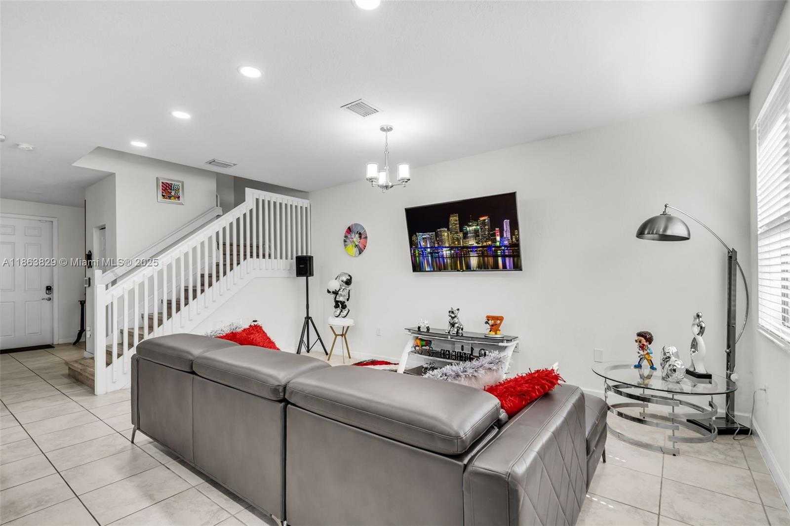 Small Image of 10269 WEST 32ND LN, Hialeah Number 7