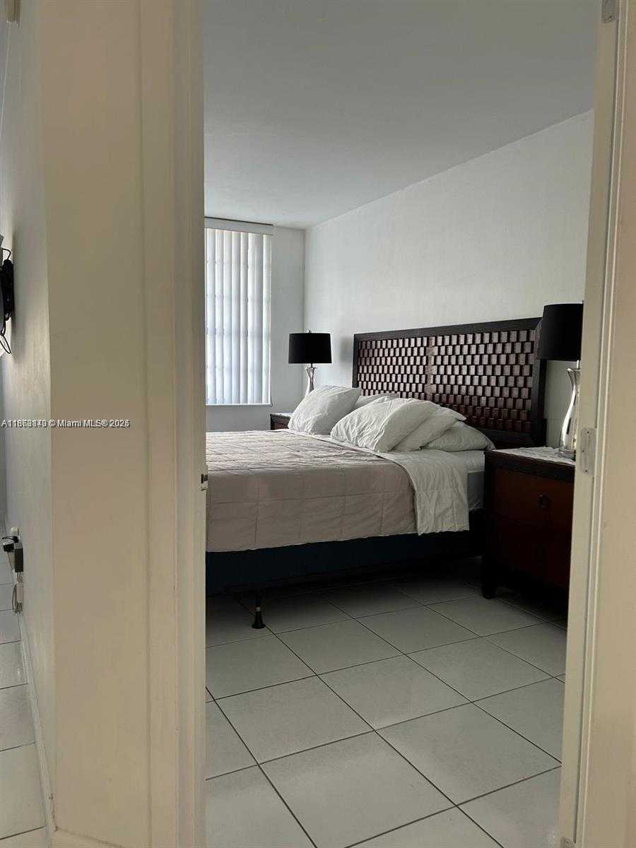 Small Image of 100 LINCOLN RD #437, Miami Beach Number 3