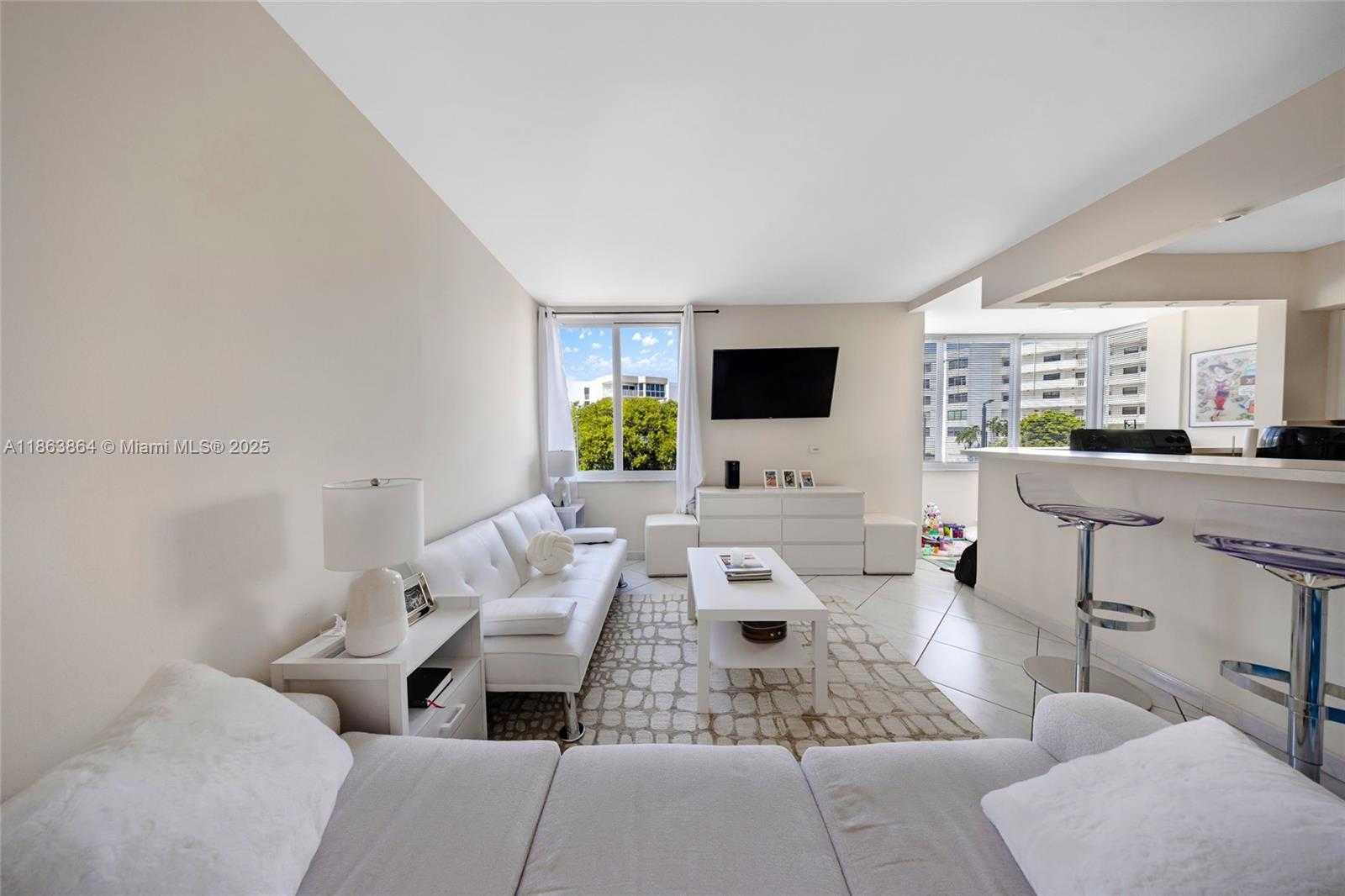 Small Image of 250 180TH DR #352, Sunny Isles Beach Number 3