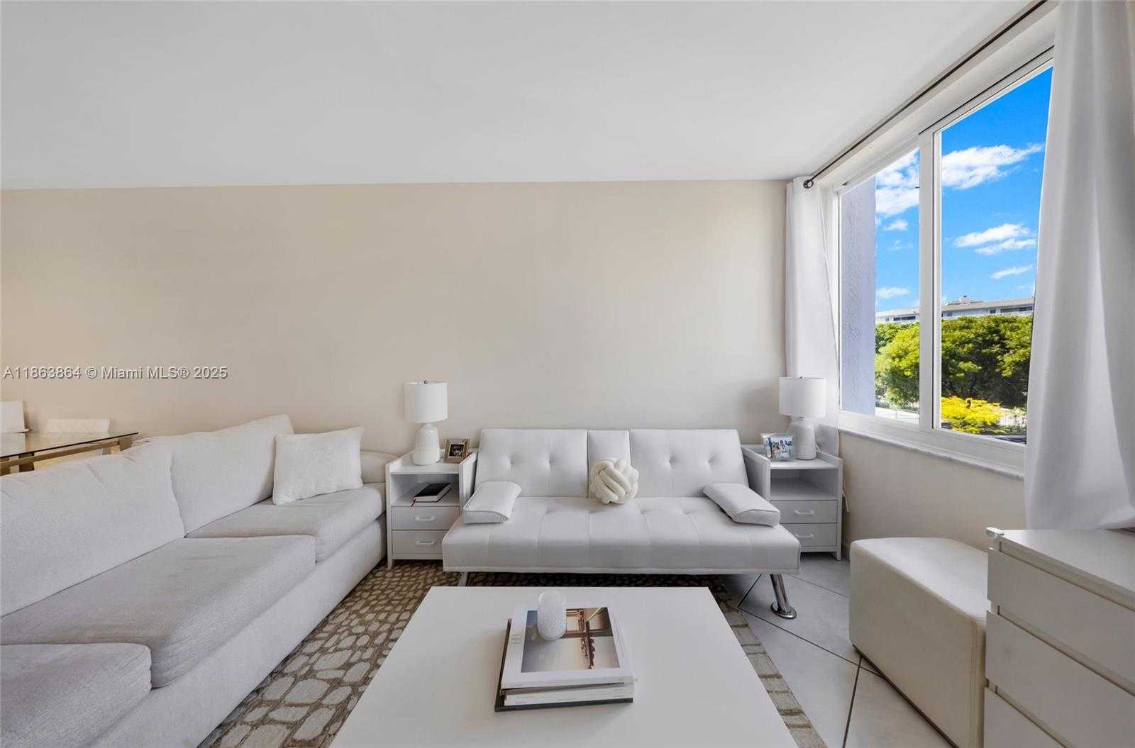 Small Image of 250 180TH DR #352, Sunny Isles Beach Number 6