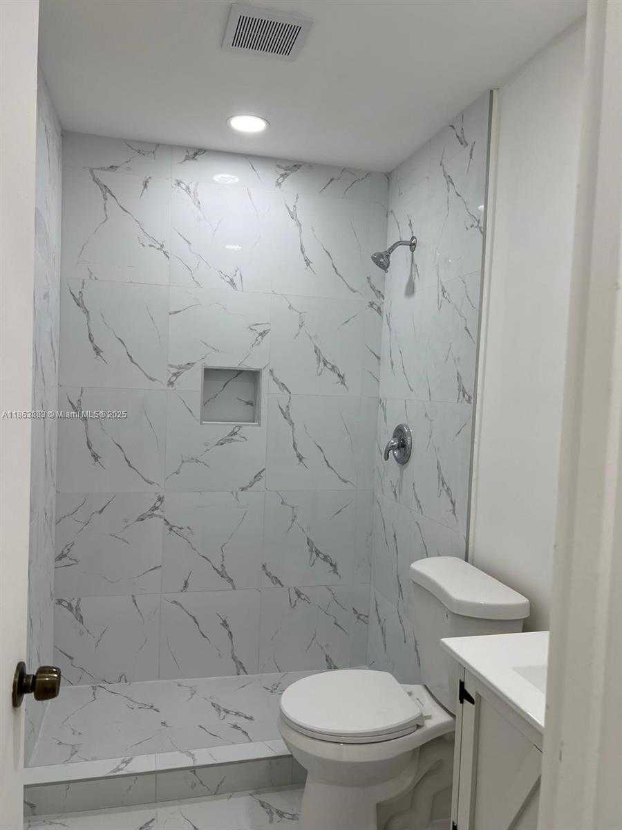 Small Image of 10592 ROYAL PALM BLVD #10592, Coral Springs Number 15