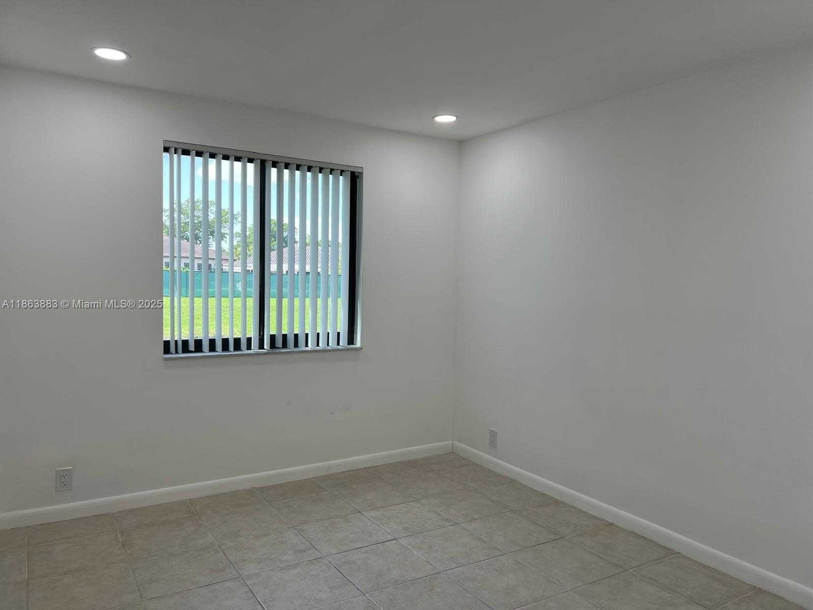 Small Image of 10592 ROYAL PALM BLVD #10592, Coral Springs Number 16