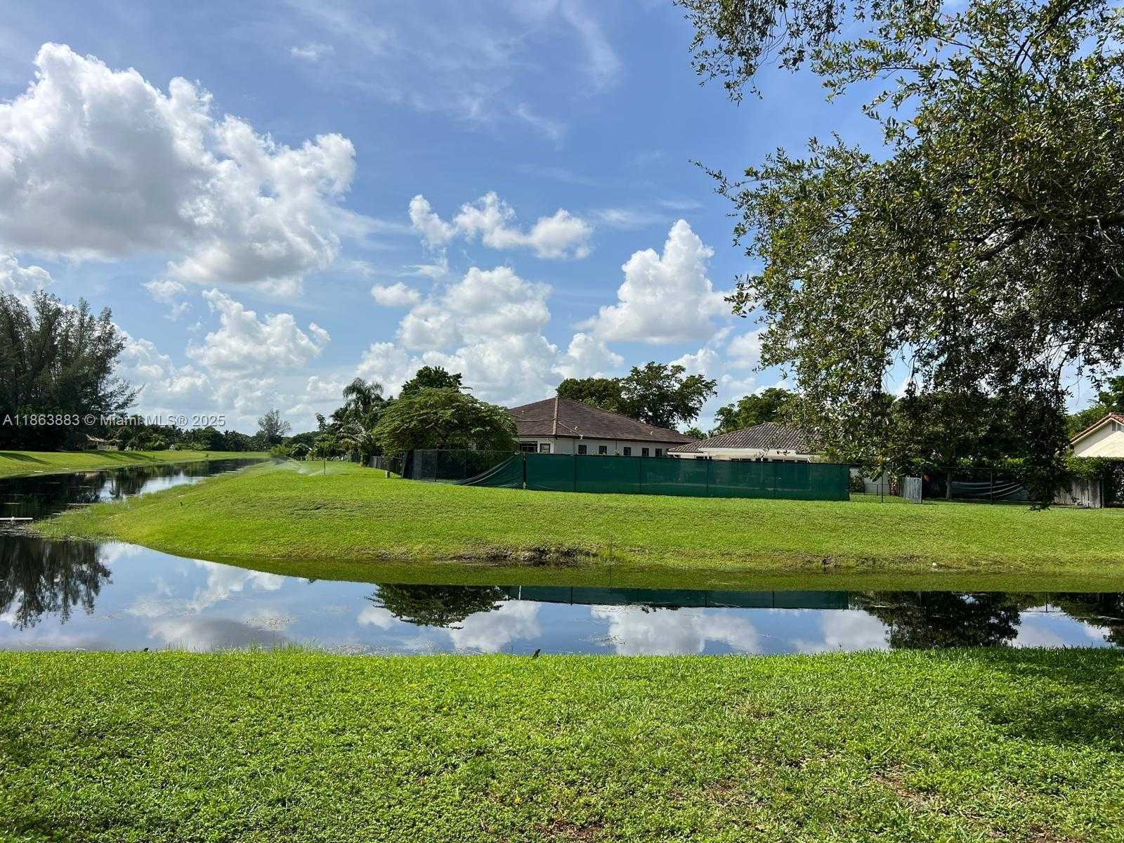 Small Image of 10592 ROYAL PALM BLVD #10592, Coral Springs Number 21