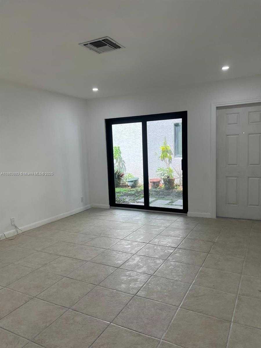 Small Image of 10592 ROYAL PALM BLVD #10592, Coral Springs Number 3