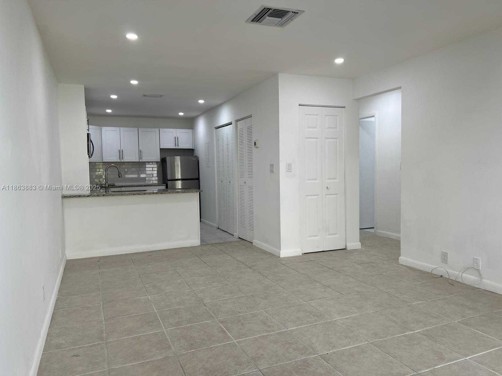 Small Image of 10592 ROYAL PALM BLVD #10592, Coral Springs Number 4