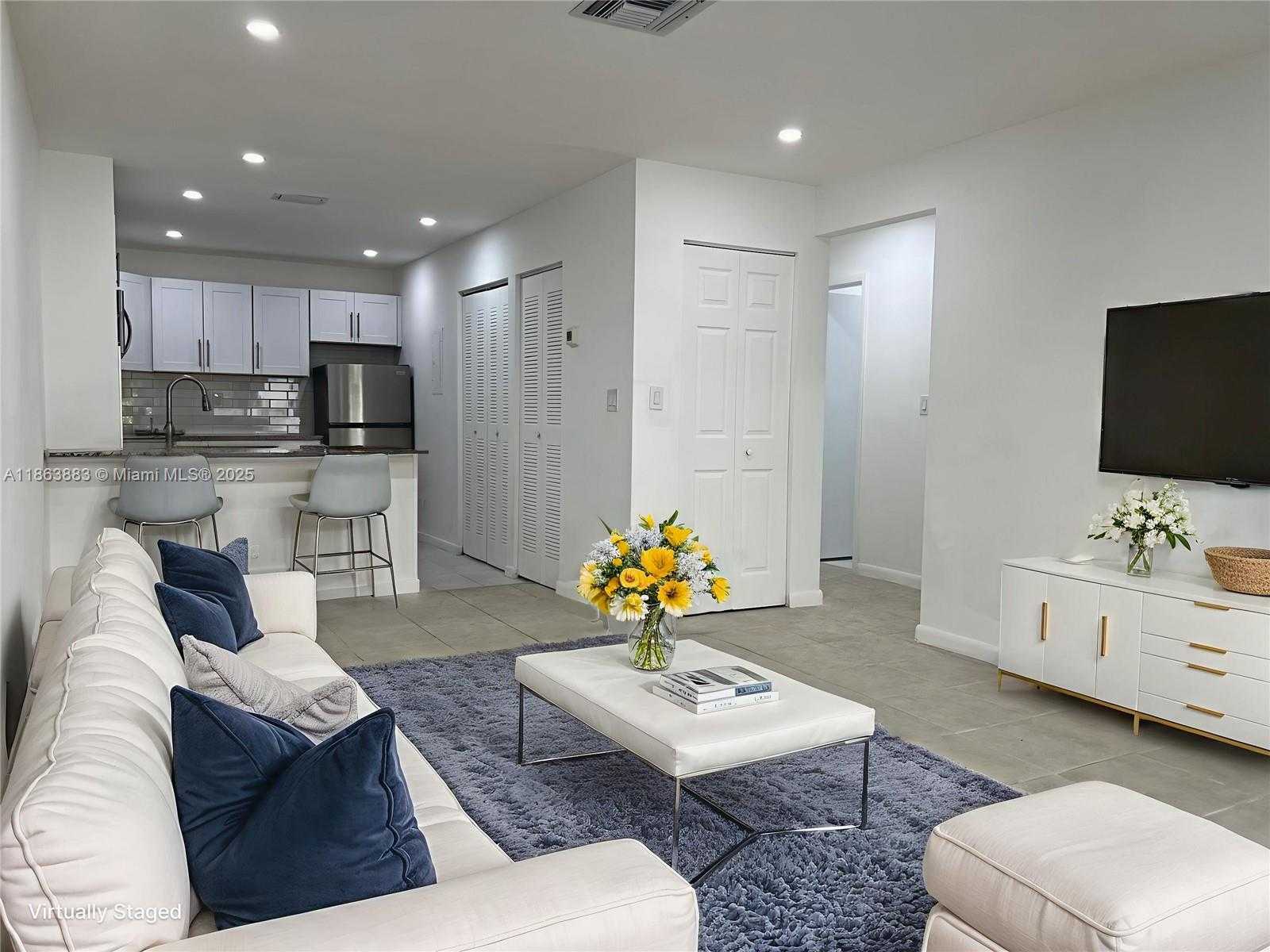 Small Image of 10592 ROYAL PALM BLVD #10592, Coral Springs Number 5