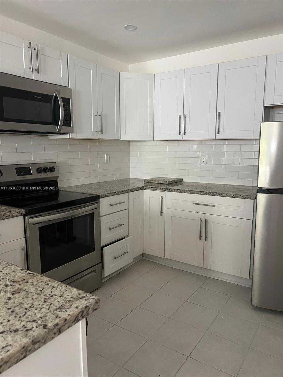 Small Image of 10592 ROYAL PALM BLVD #10592, Coral Springs Number 6