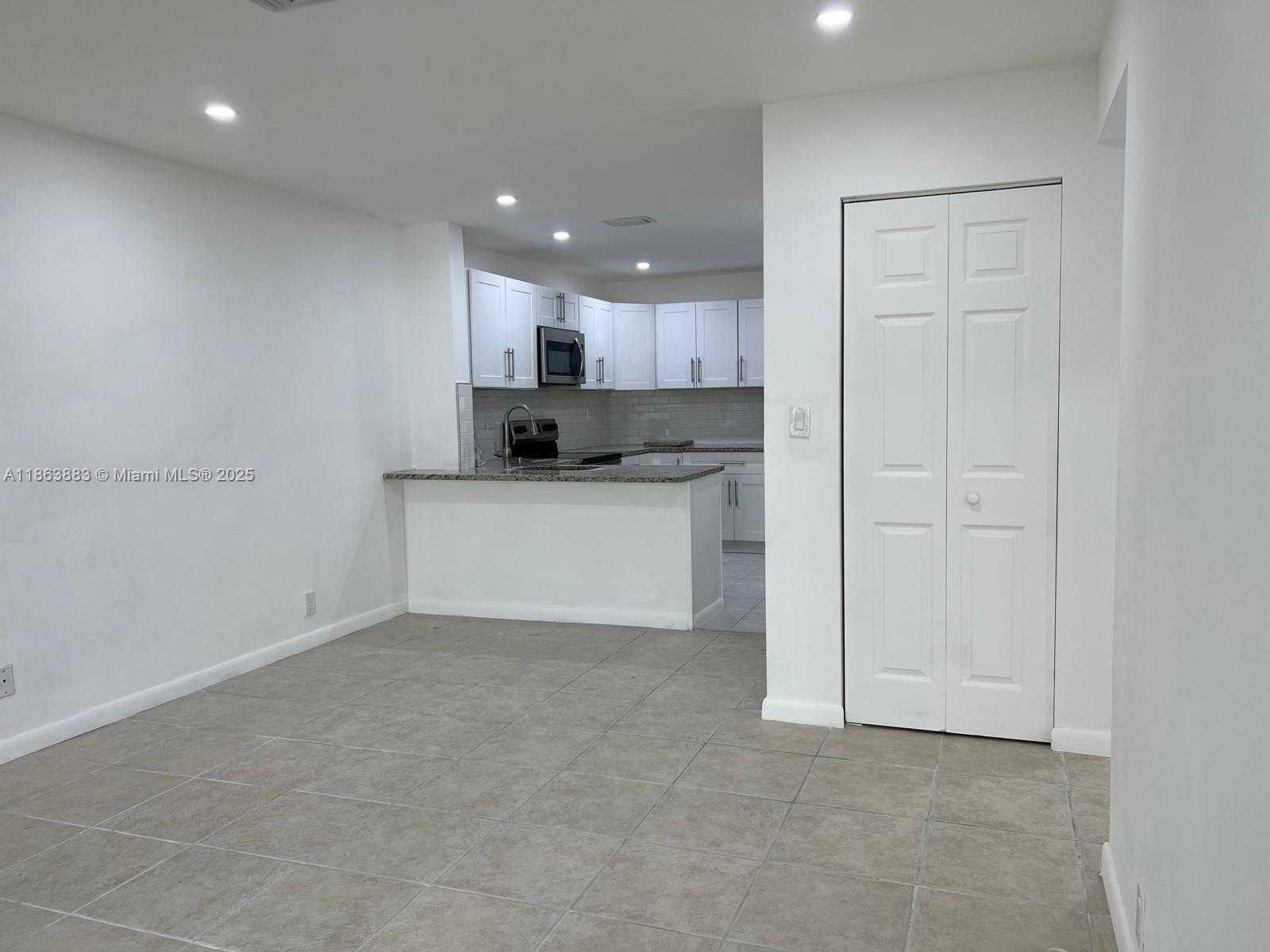 Small Image of 10592 ROYAL PALM BLVD #10592, Coral Springs Number 7