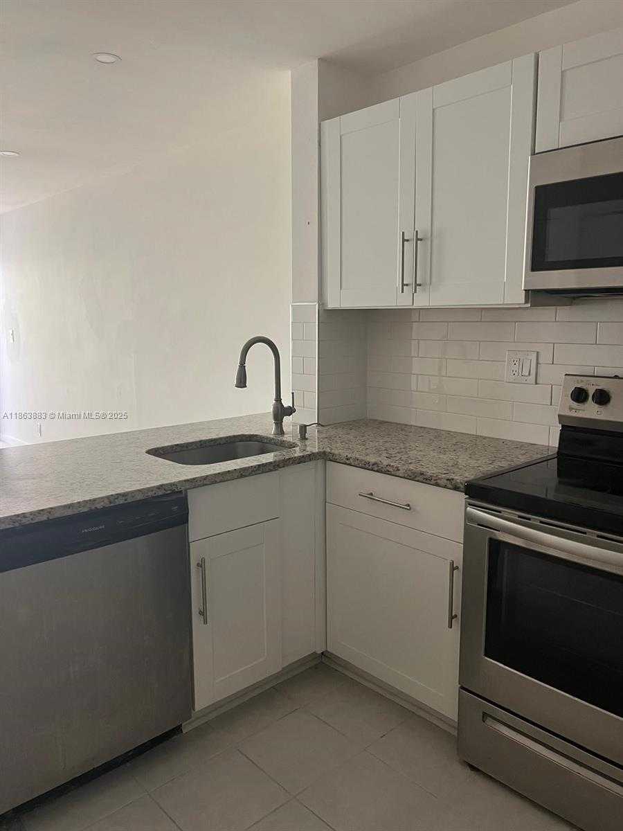Small Image of 10592 ROYAL PALM BLVD #10592, Coral Springs Number 8