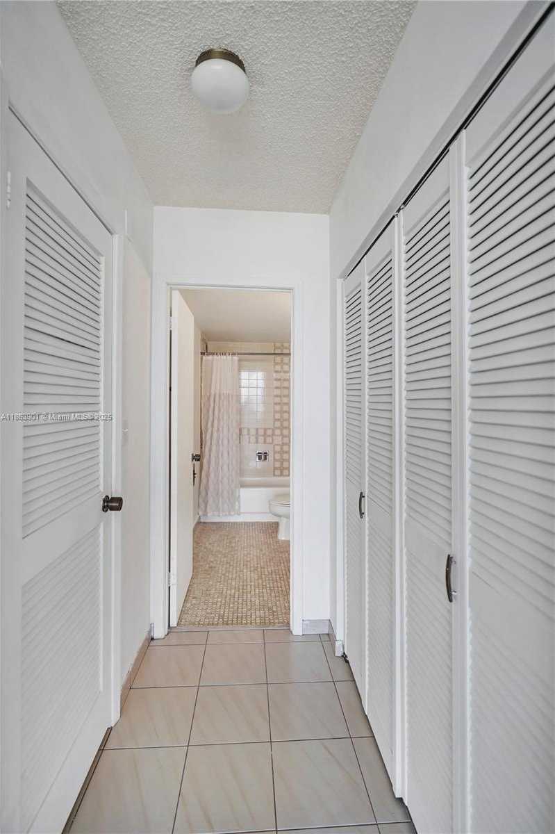 Small Image of 2500 PARKVIEW DR #2408, Hallandale Beach Number 21