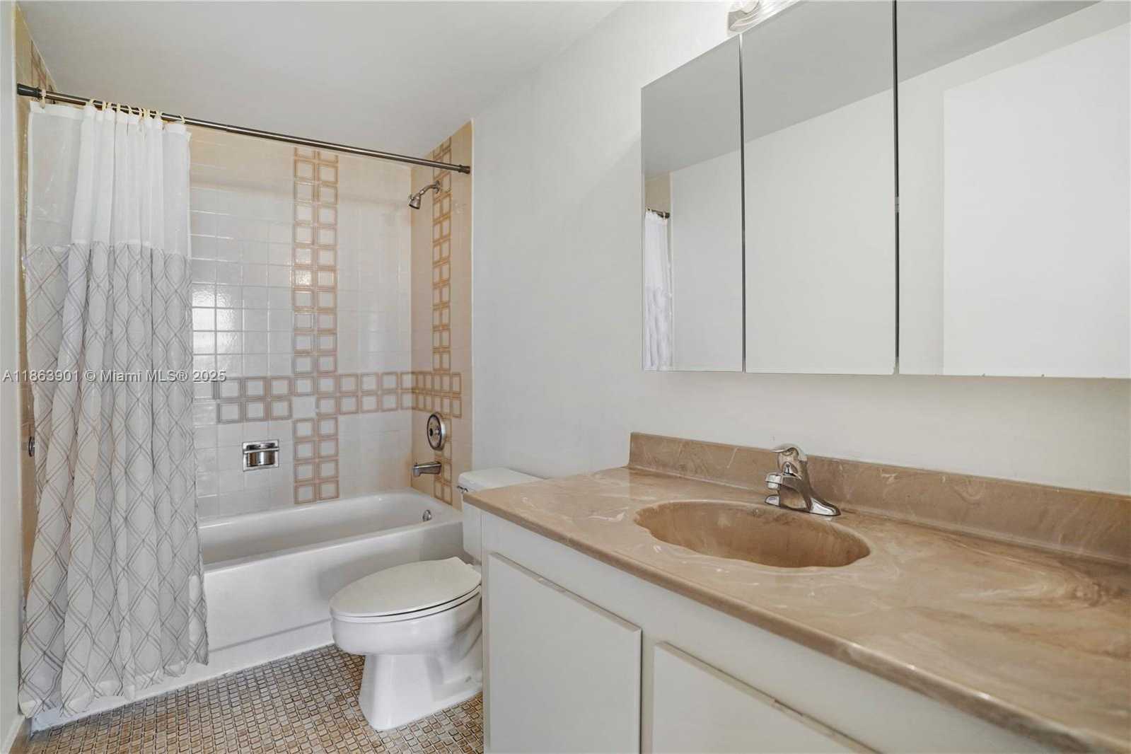 Small Image of 2500 PARKVIEW DR #2408, Hallandale Beach Number 23