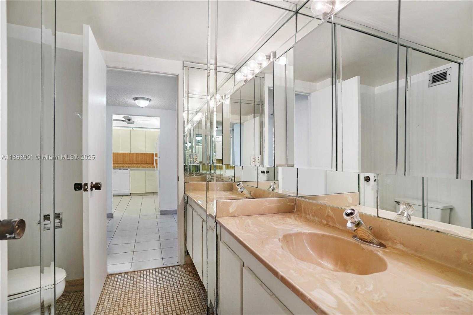 Small Image of 2500 PARKVIEW DR #2408, Hallandale Beach Number 24