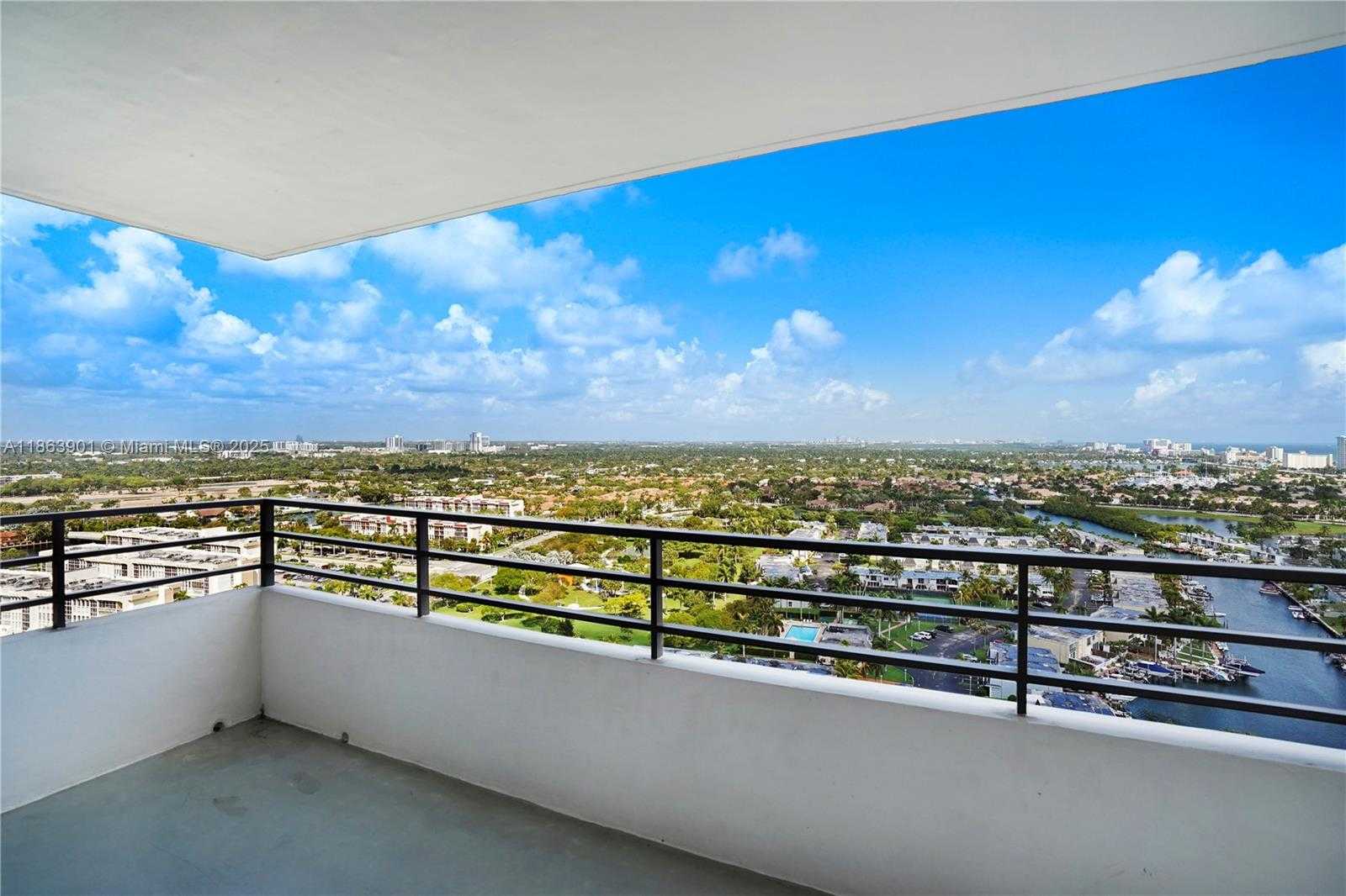 Small Image of 2500 PARKVIEW DR #2408, Hallandale Beach Number 4