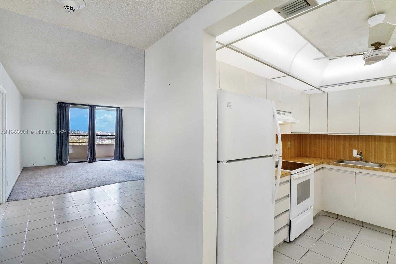 Small Image of 2500 PARKVIEW DR #2408, Hallandale Beach Number 6