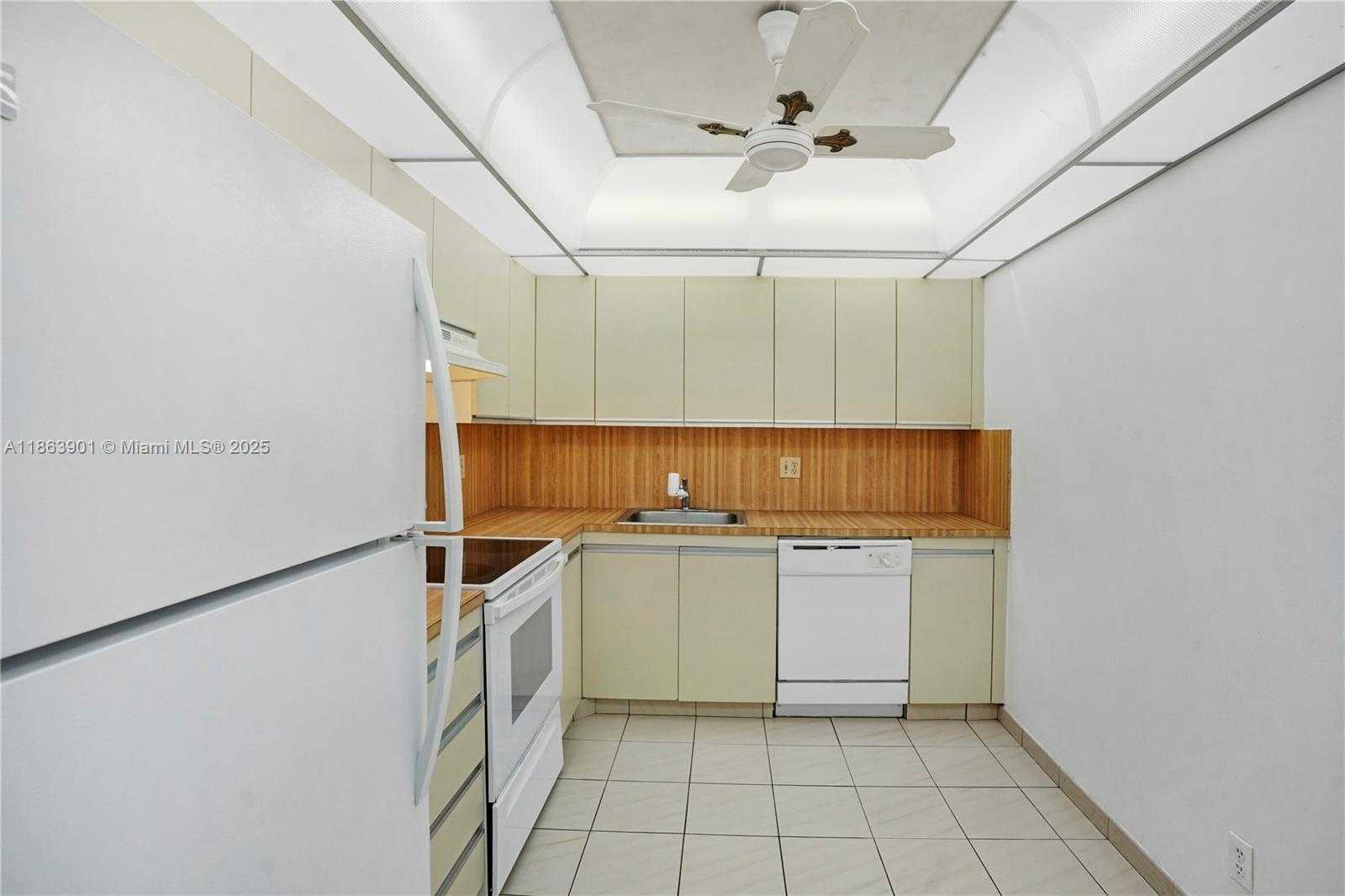 Small Image of 2500 PARKVIEW DR #2408, Hallandale Beach Number 7