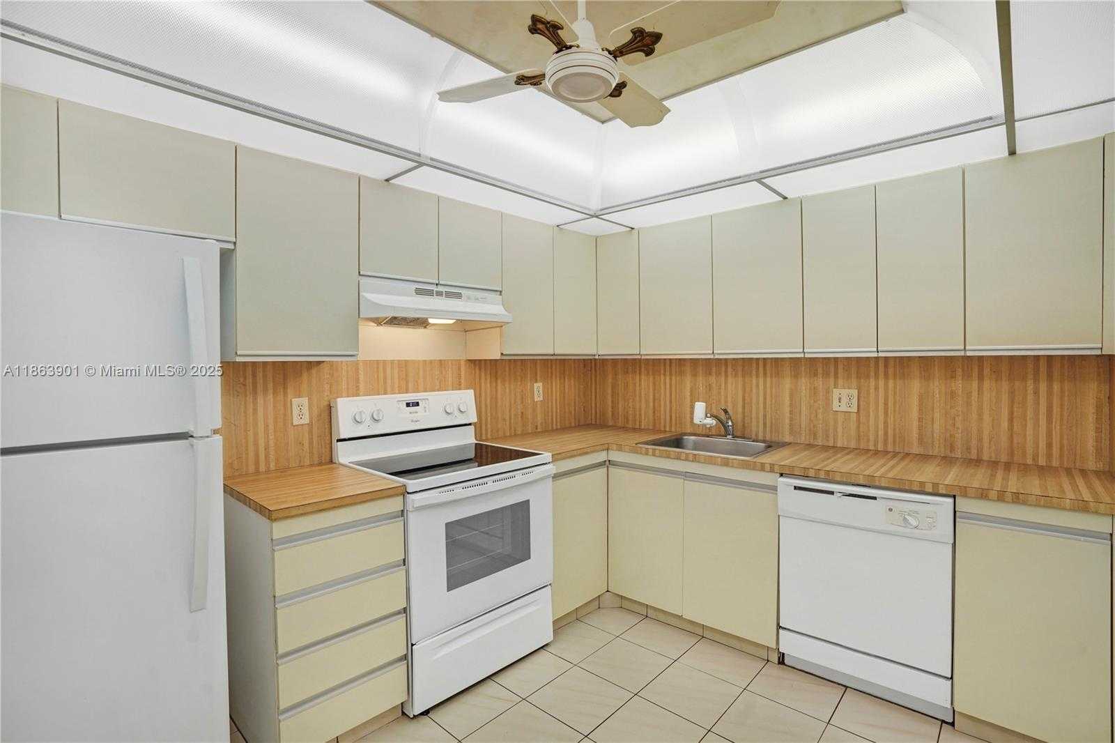 Small Image of 2500 PARKVIEW DR #2408, Hallandale Beach Number 8