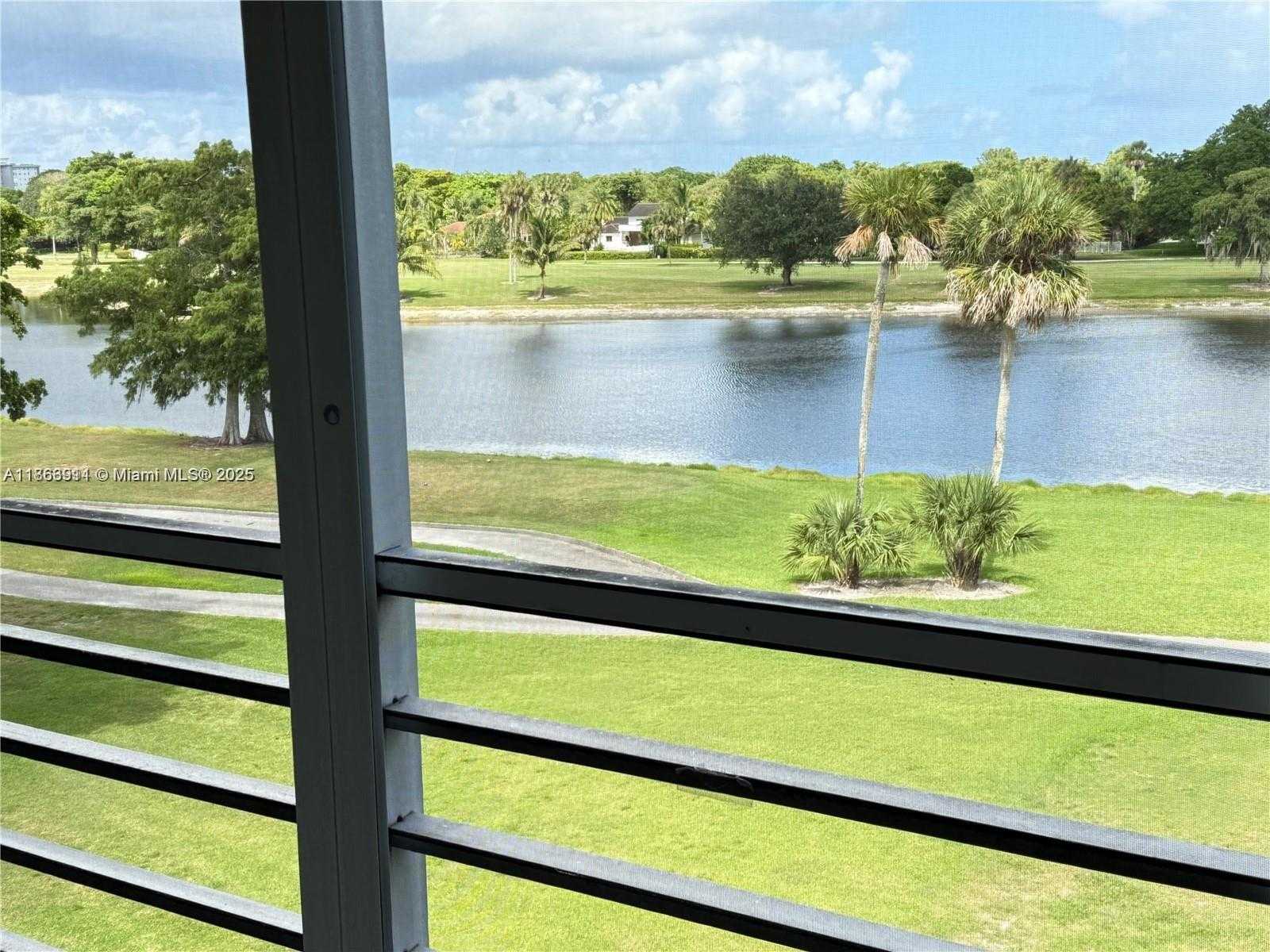 Small Image of 804 CYPRESS BLVD #407, Pompano Beach Number 19