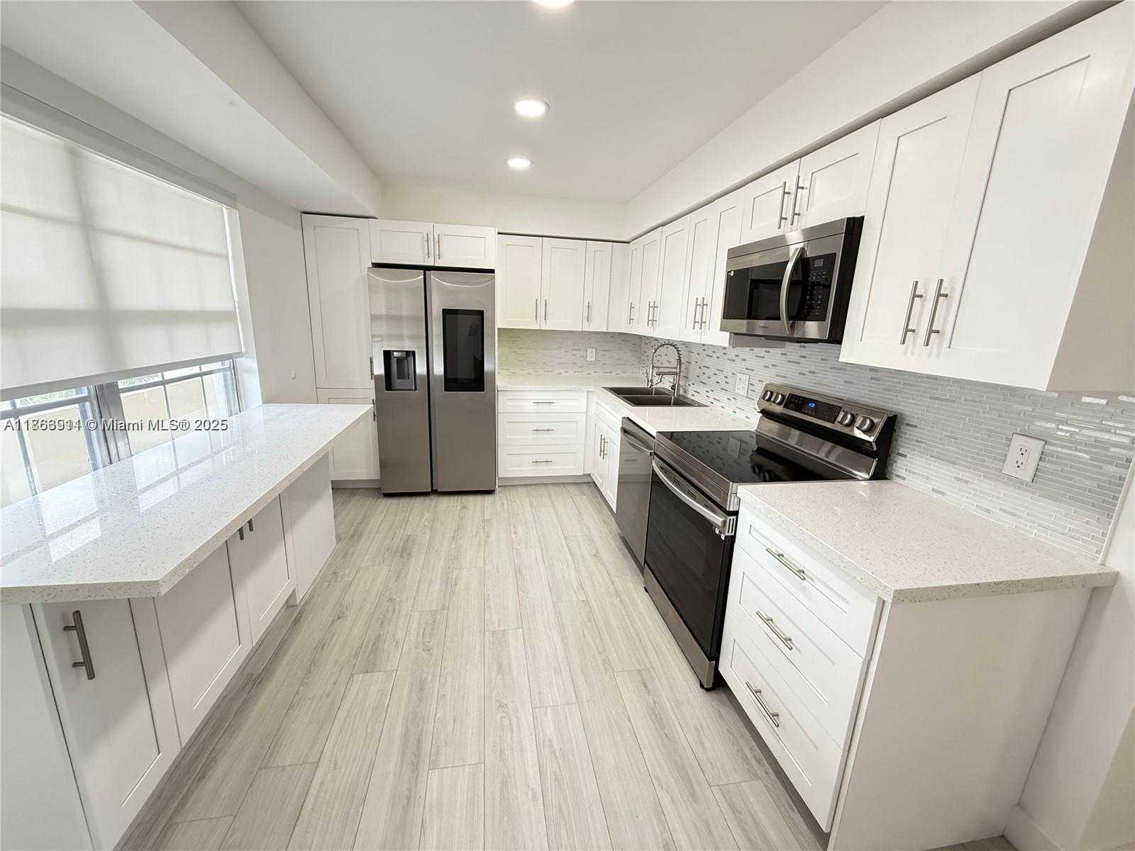 Small Image of 804 CYPRESS BLVD #407, Pompano Beach Number 3