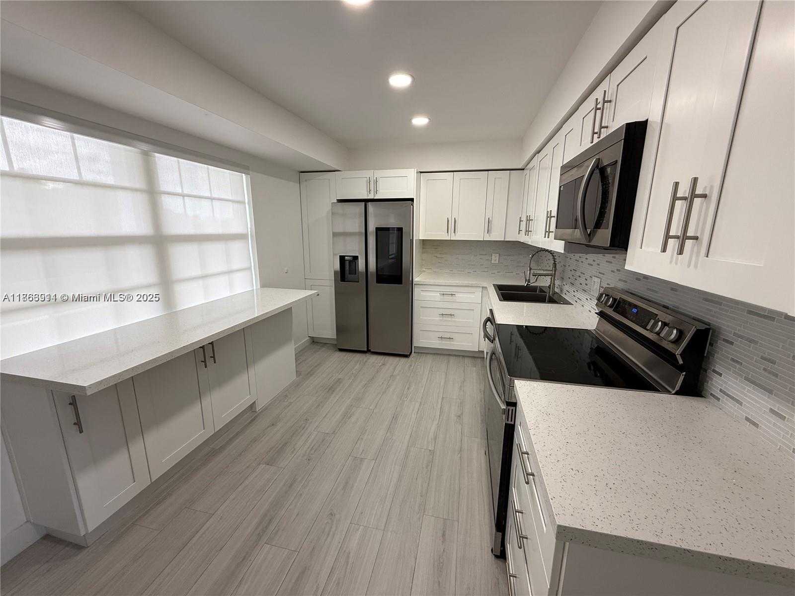 Small Image of 804 CYPRESS BLVD #407, Pompano Beach Number 4