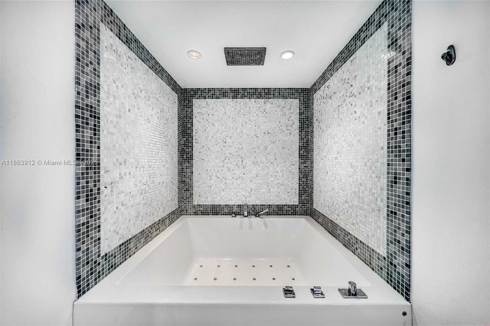 Small Image of 200 BISCAYNE BOULEVARD WAY #4411, Miami Number 10