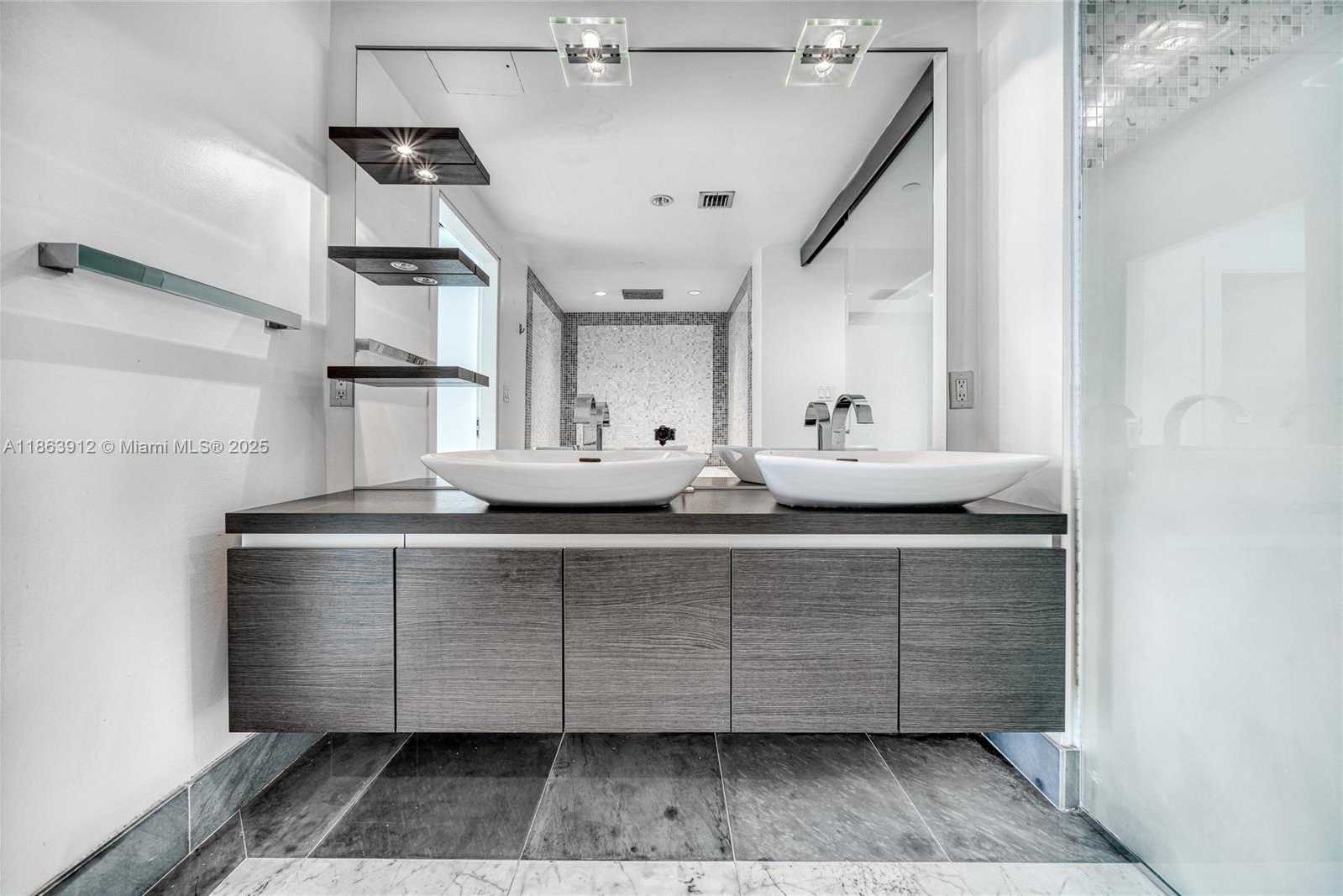 Small Image of 200 BISCAYNE BOULEVARD WAY #4411, Miami Number 11