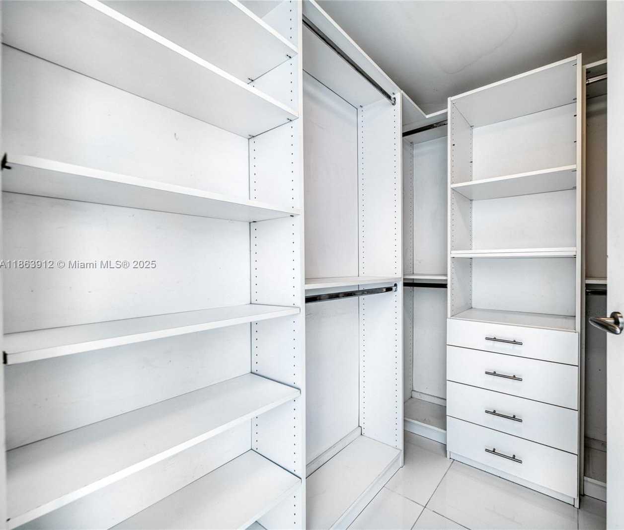 Small Image of 200 BISCAYNE BOULEVARD WAY #4411, Miami Number 13