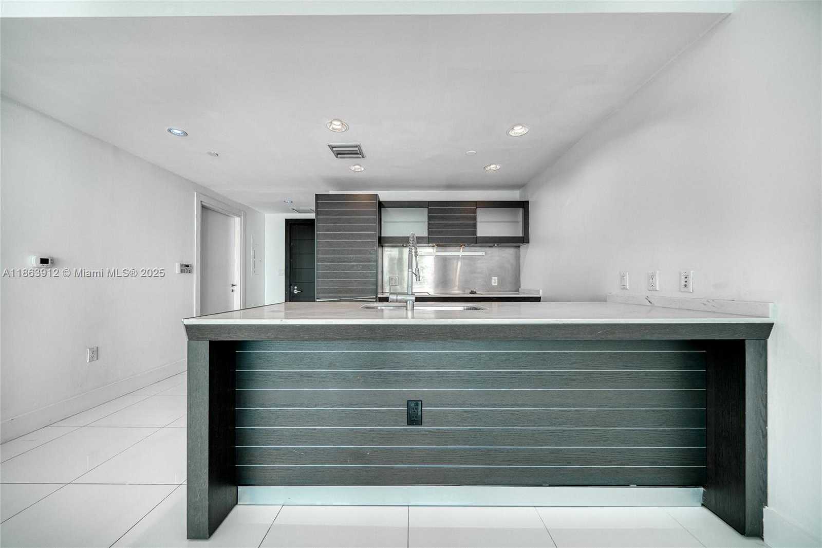 Small Image of 200 BISCAYNE BOULEVARD WAY #4411, Miami Number 4