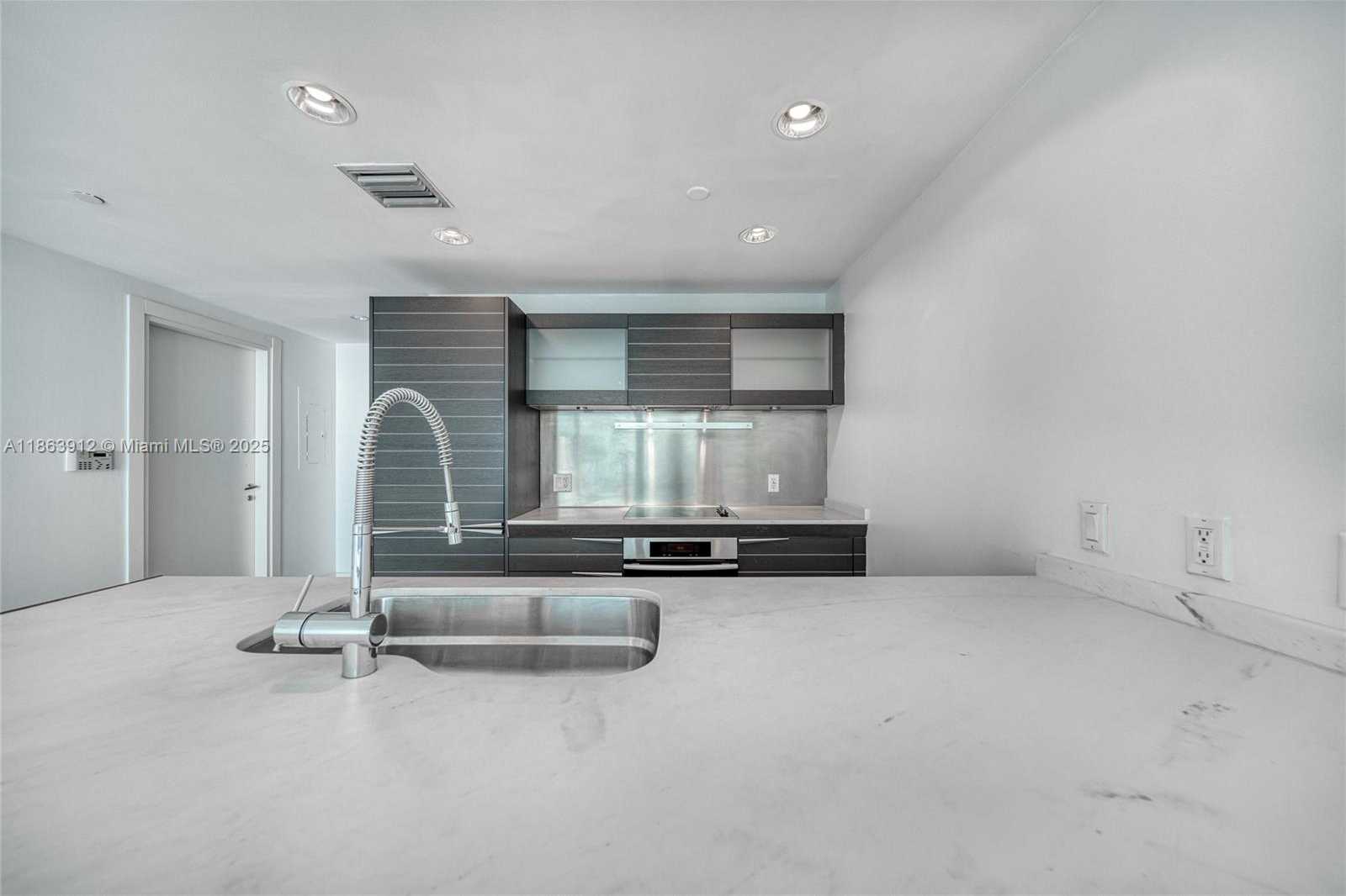Small Image of 200 BISCAYNE BOULEVARD WAY #4411, Miami Number 5
