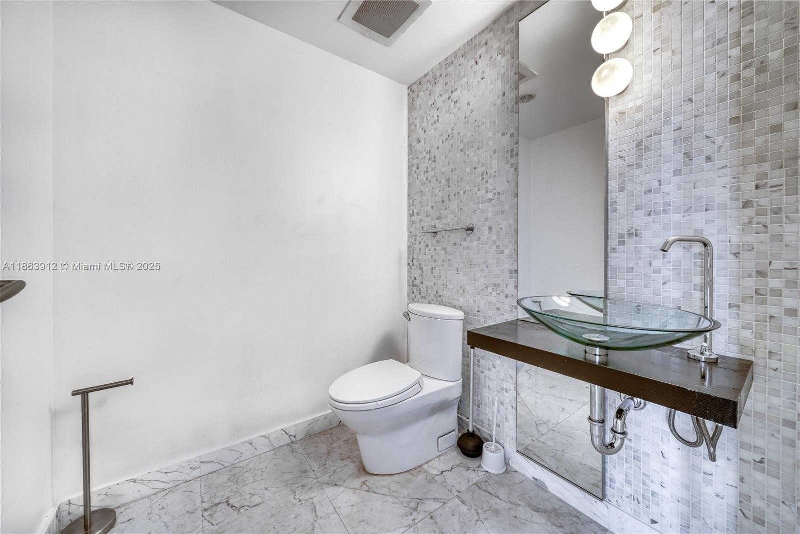 Small Image of 200 BISCAYNE BOULEVARD WAY #4411, Miami Number 8