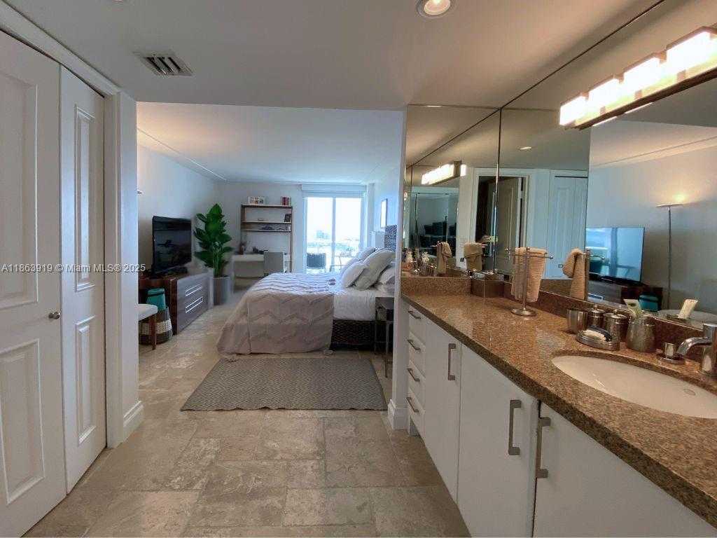 Small Image of 100 BAYVIEW DR #1924, Sunny Isles Beach Number 10