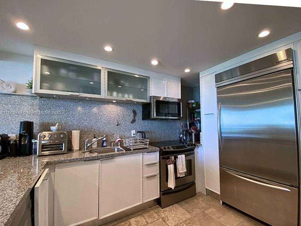 Small Image of 100 BAYVIEW DR #1924, Sunny Isles Beach Number 6