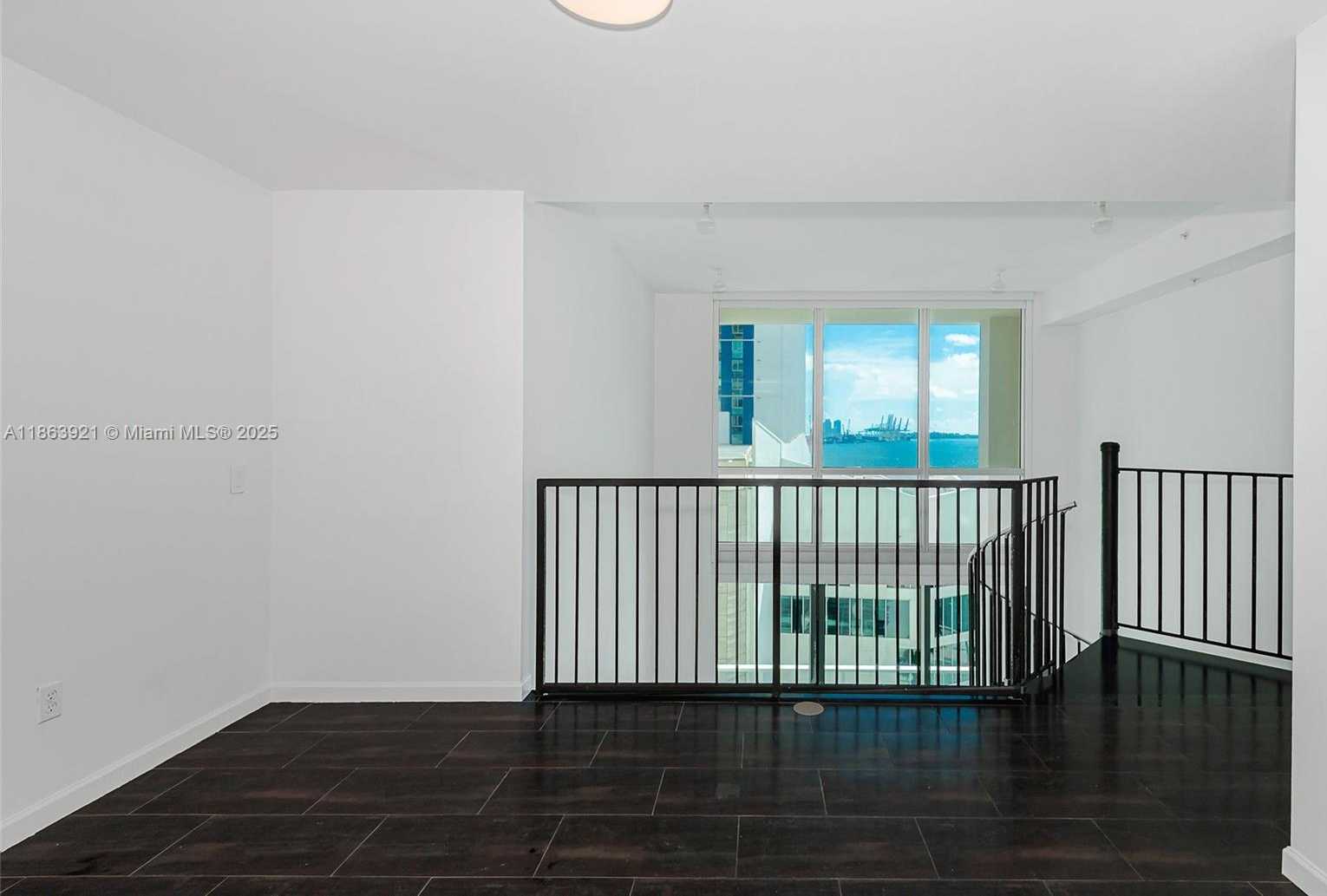 Small Image of 300 SOUTH BISCAYNE BLVD #Loft 826, Miami Number 22