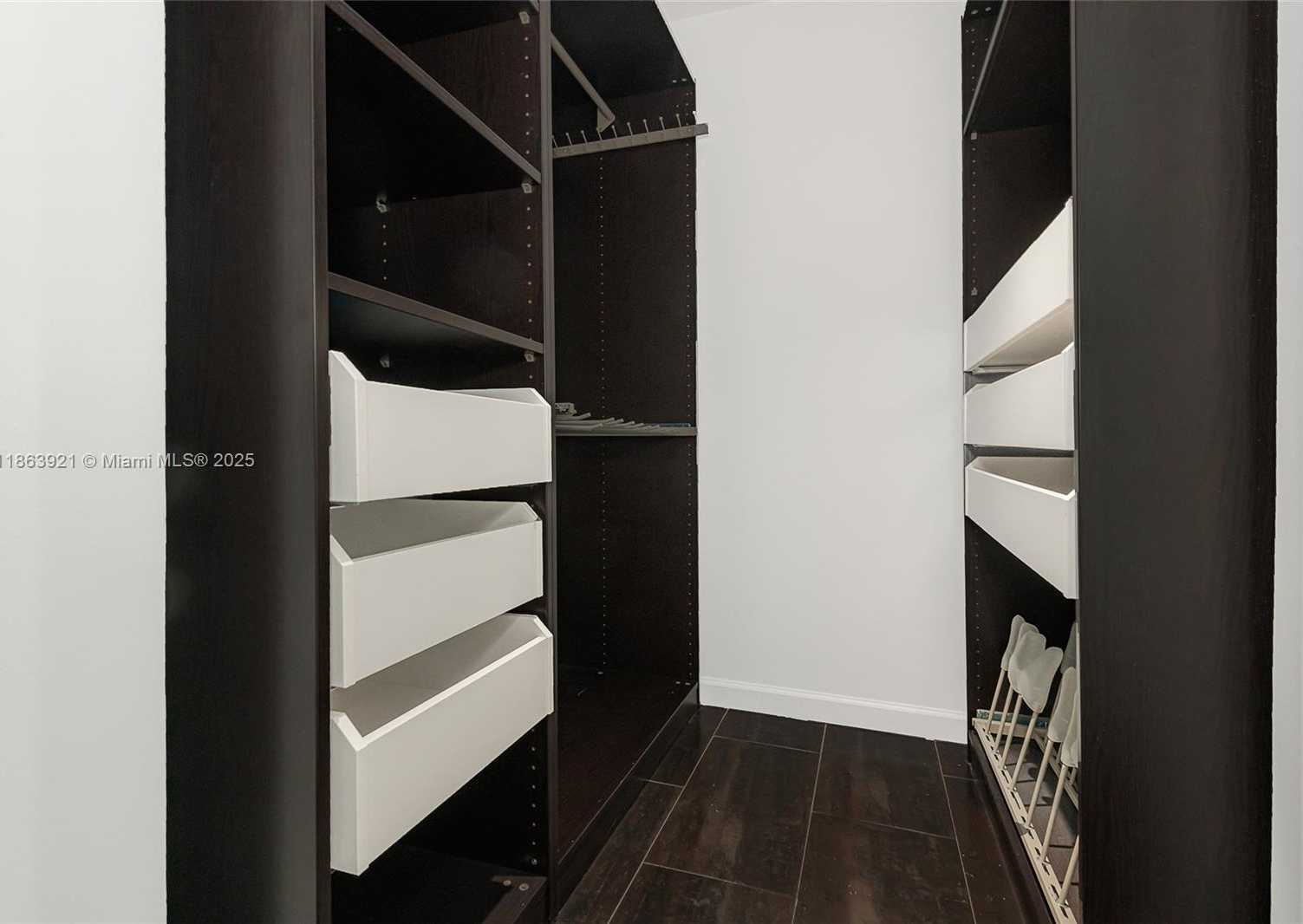 Small Image of 300 SOUTH BISCAYNE BLVD #Loft 826, Miami Number 23