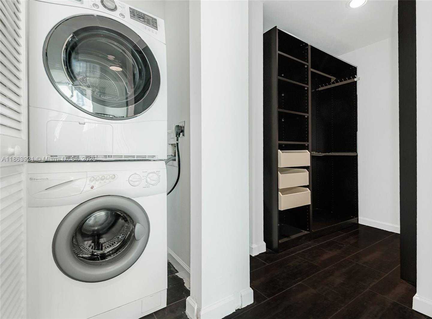 Small Image of 300 SOUTH BISCAYNE BLVD #Loft 826, Miami Number 24