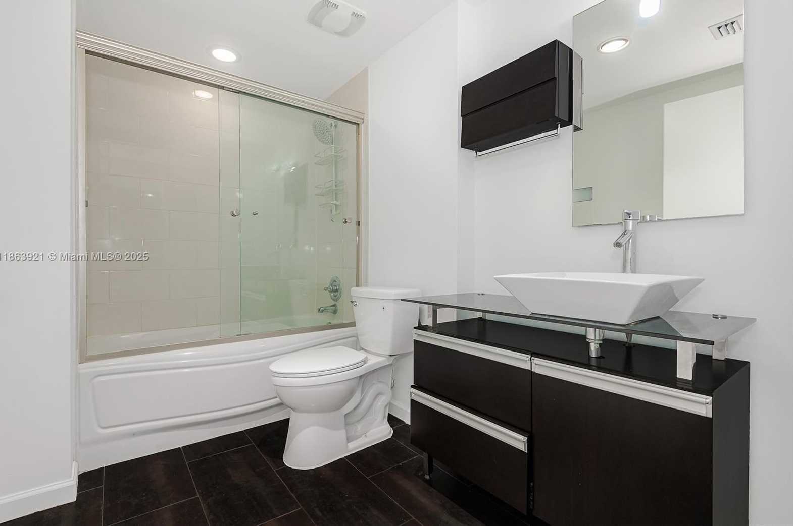 Small Image of 300 SOUTH BISCAYNE BLVD #Loft 826, Miami Number 25