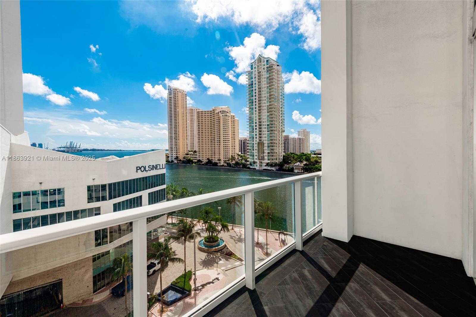 Small Image of 300 SOUTH BISCAYNE BLVD #Loft 826, Miami Number 26
