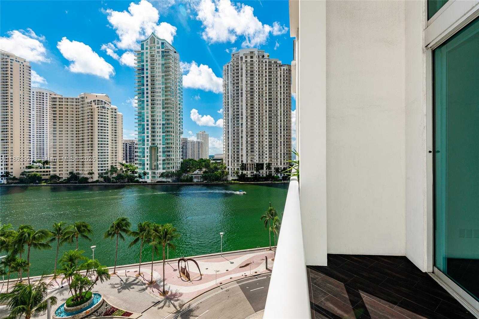 Small Image of 300 SOUTH BISCAYNE BLVD #Loft 826, Miami Number 27